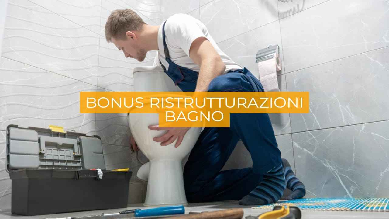 Uomo ristruttura il bagno