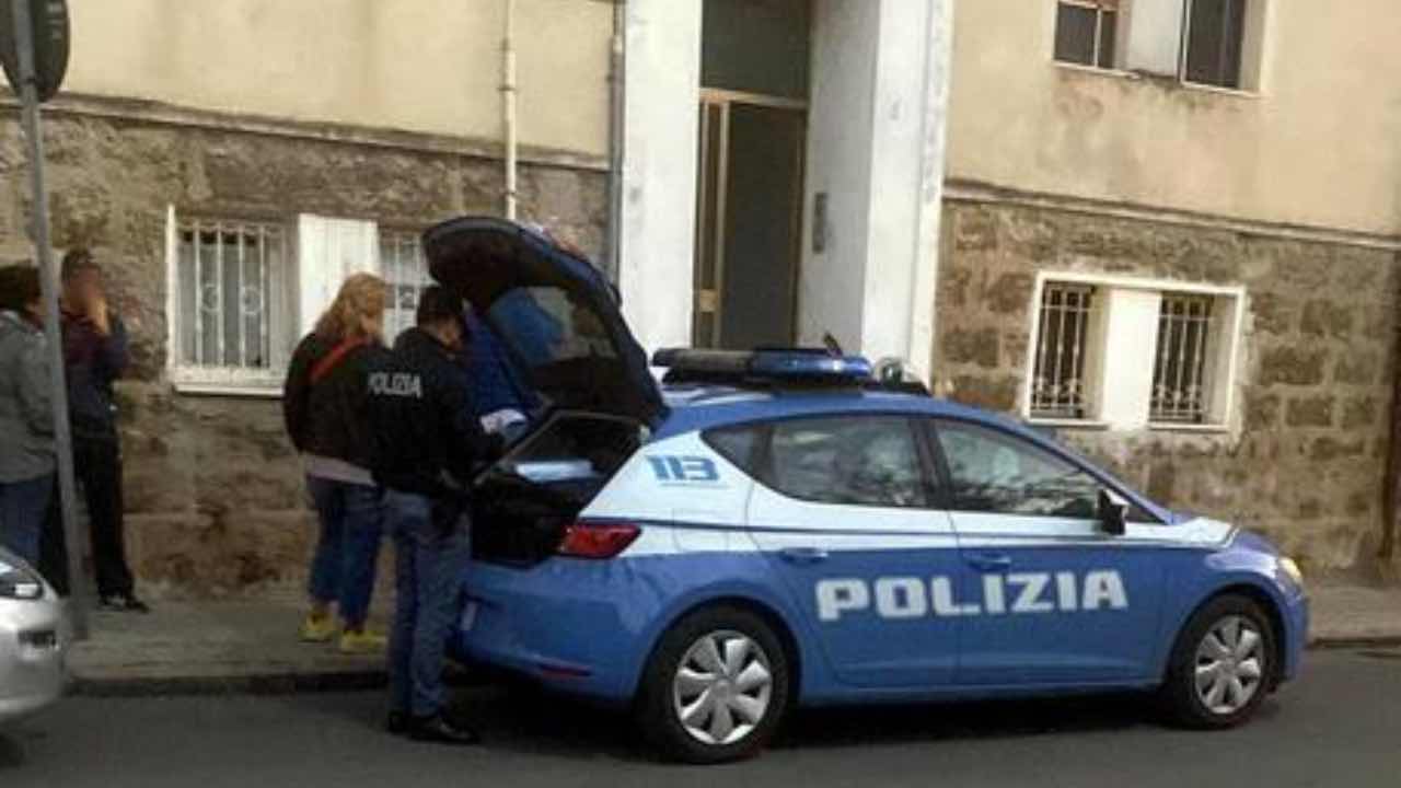 polizia sotto il palazzo